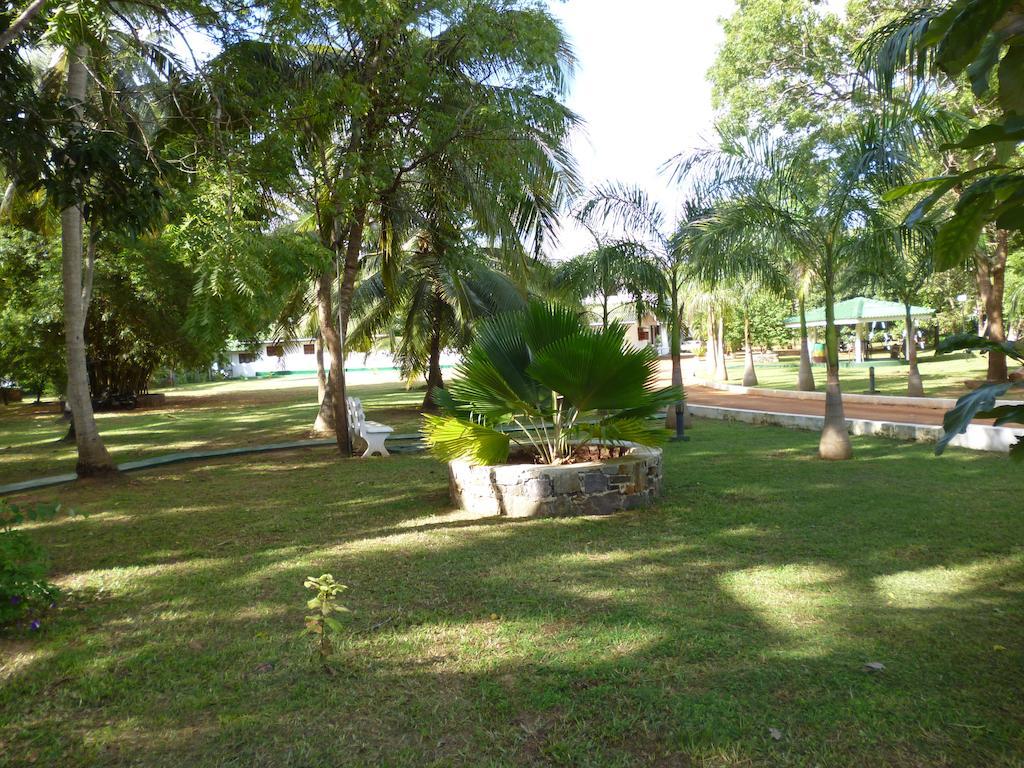 Saji-Sami Hotel Anuradhapura Exterior photo