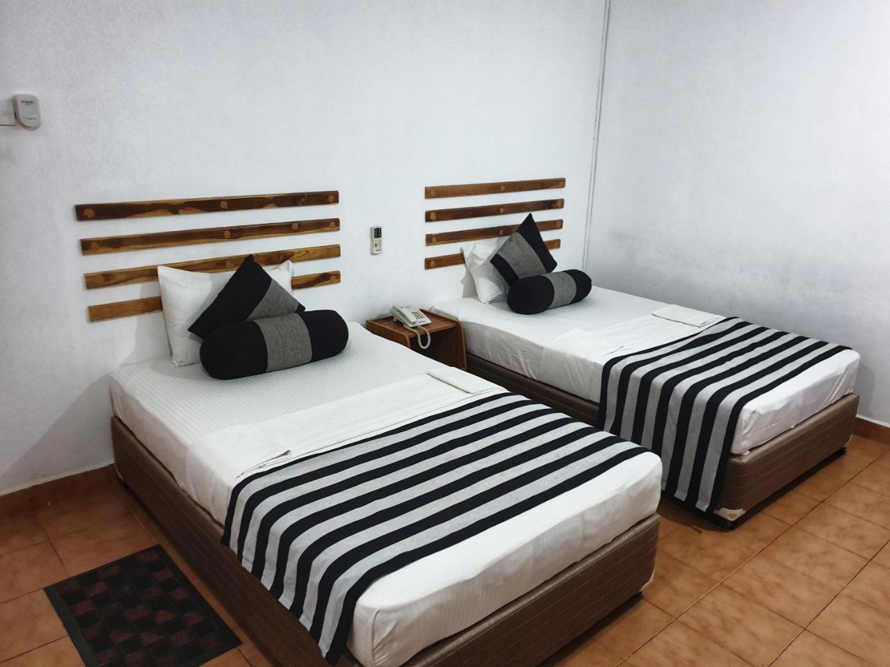 Saji-Sami Hotel Anuradhapura Exterior photo