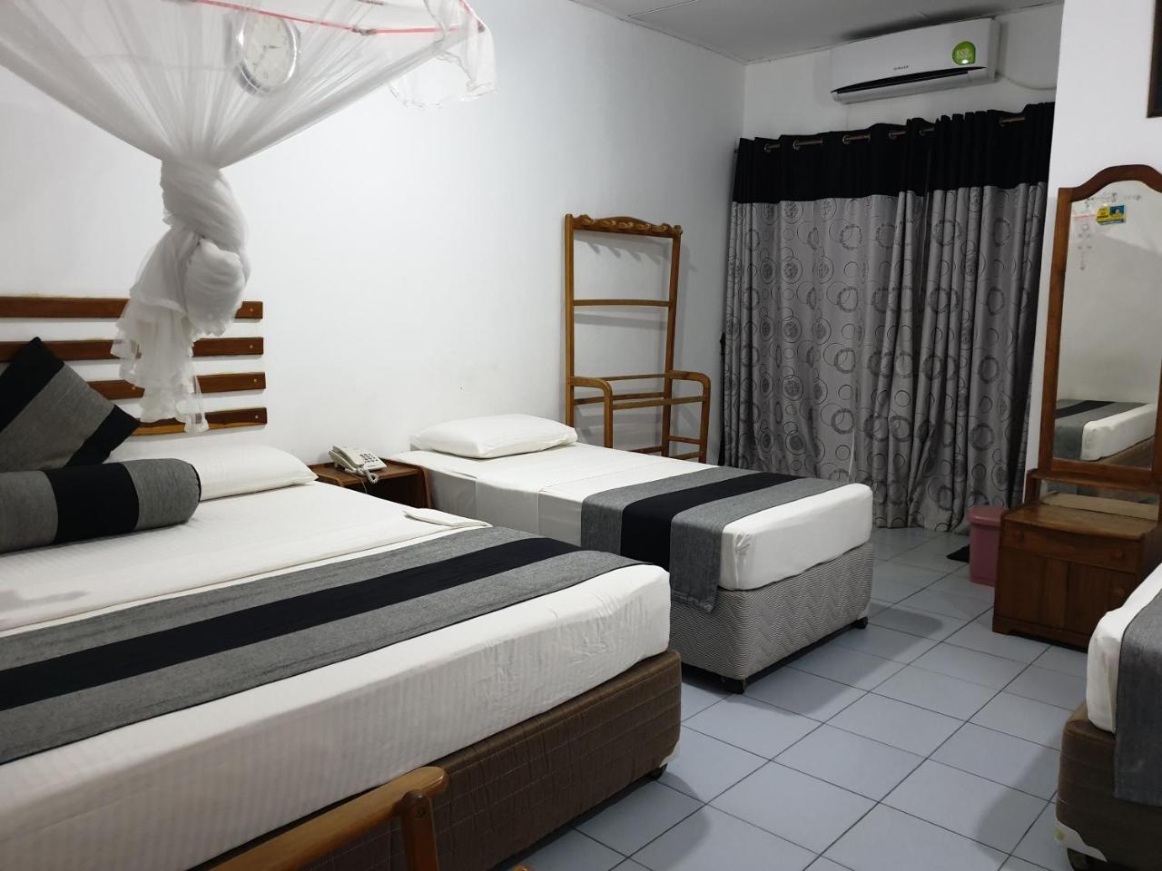 Saji-Sami Hotel Anuradhapura Exterior photo