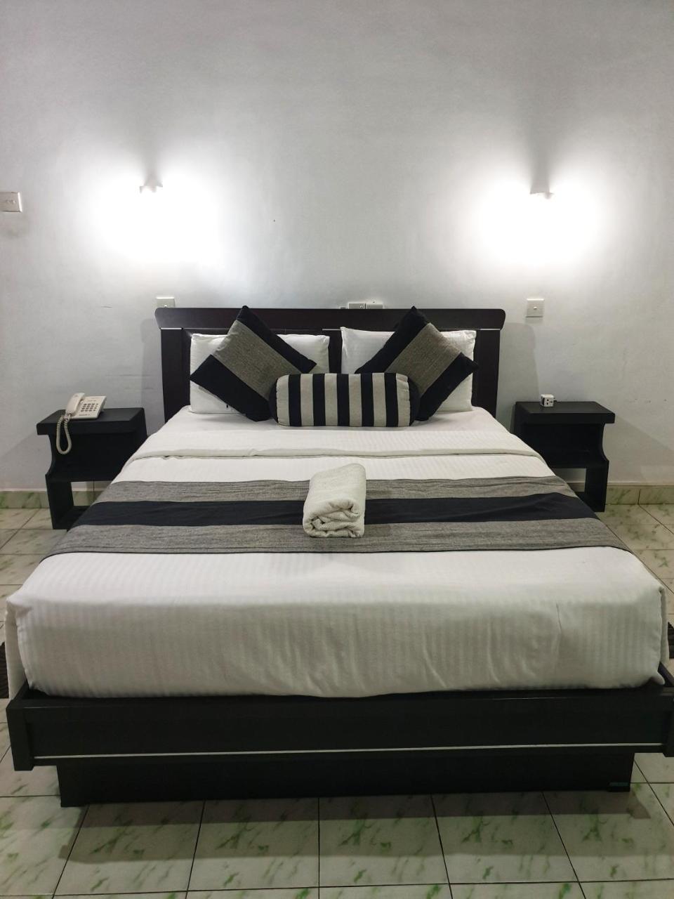 Saji-Sami Hotel Anuradhapura Exterior photo
